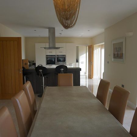 Hunter Lodges By Celtic Manor นิวพอร์ต ภายนอก รูปภาพ